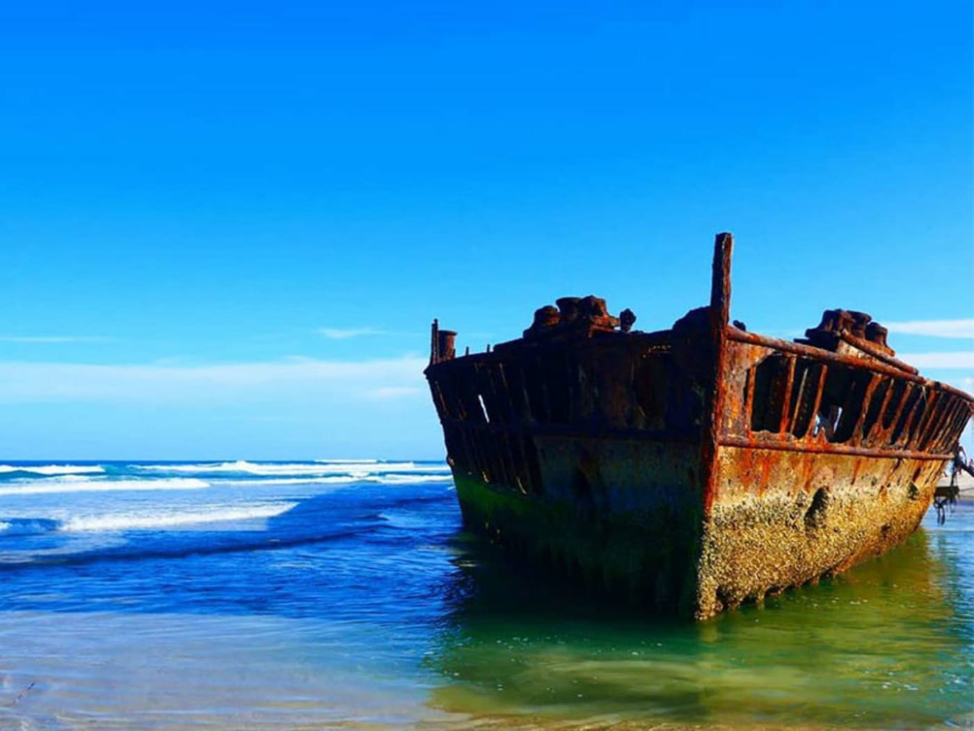 Geländewagen am Strand von K'gari