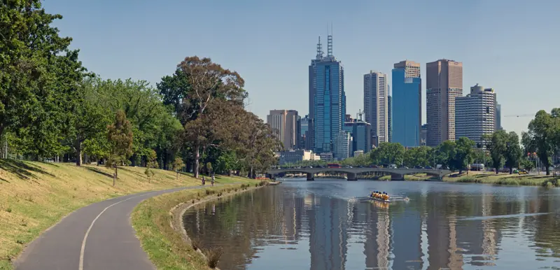 Die Skyline von Melbourne über dem Yarra River
