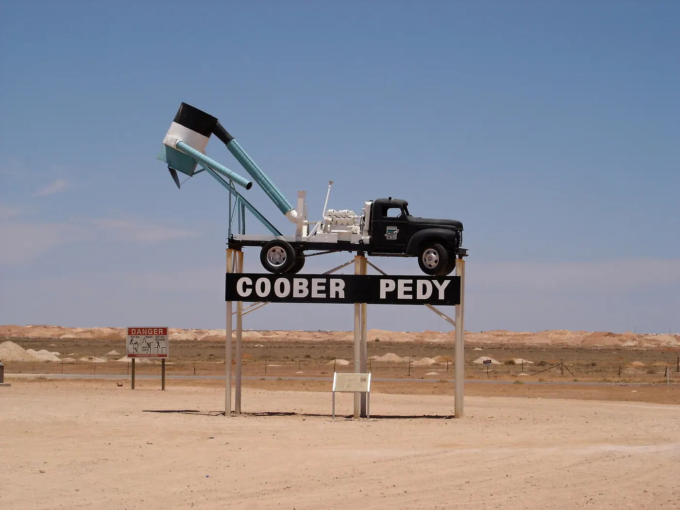 Das Ortsschild von Coober Pedy im Outback