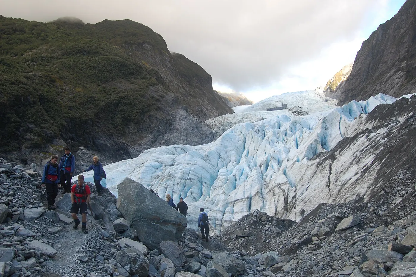Wanderer unterhalb des Franz Josef Glacier