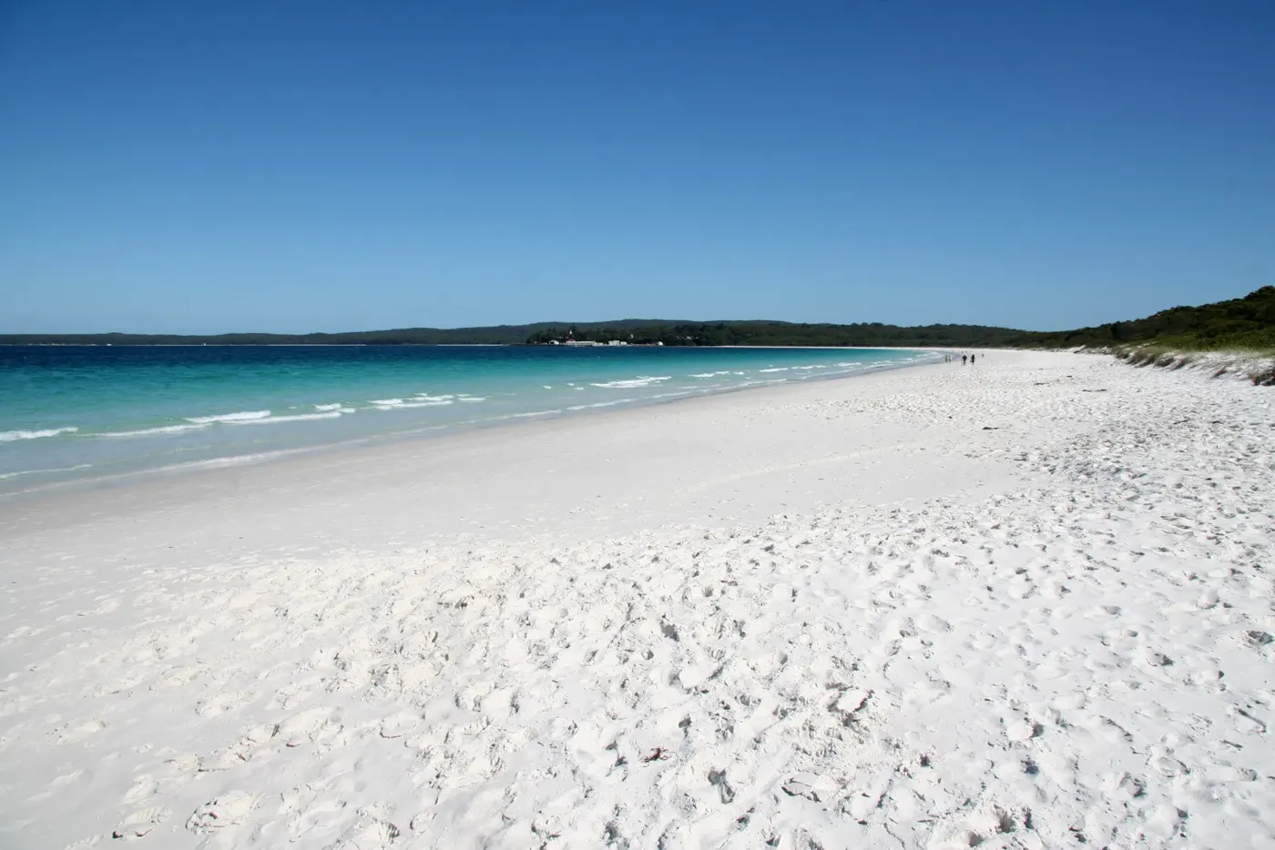 Weißer Sand und türkisfarbenes Wasser am Hyams Beach, Jervis Bay