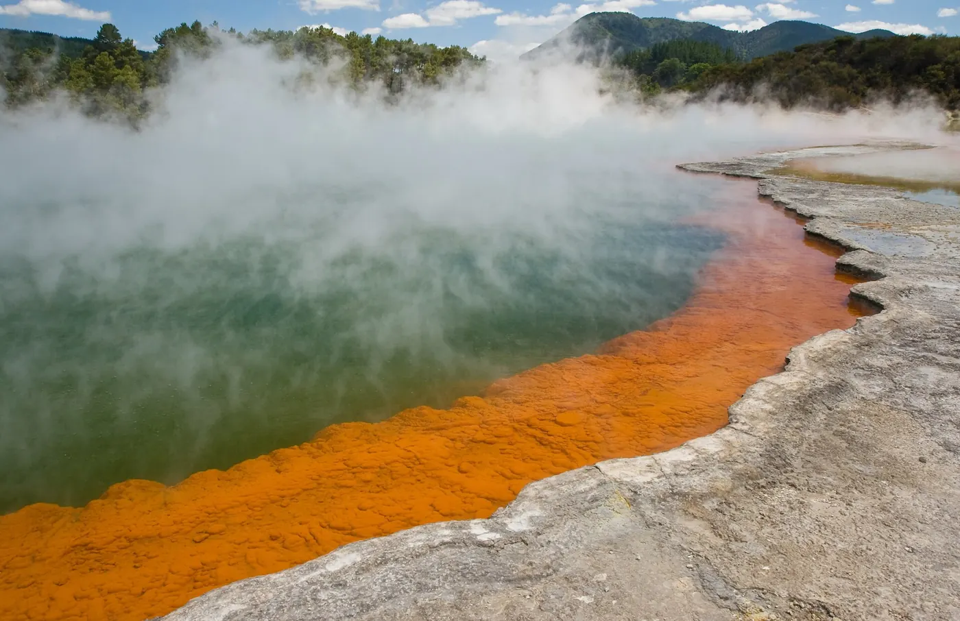 Der Champagne Pool in Wai-O-Tapu bei Rotorua