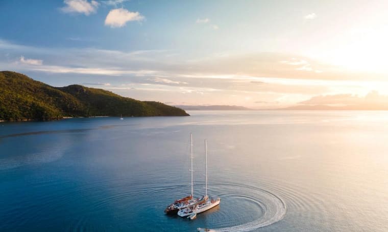 Premium-Boot in den Whitsundays, Unterkunft bei Oz East Coast Adventure, 28 Tage von Sydney nach Cairns